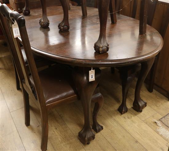 A 1920s mahogany oval topped extending dining table W.150cm
